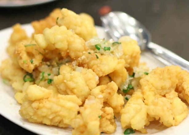 4. Deep-Fried Squid (Muc Chiên Giòn) (炸鲜鱿) (10 pcs)
